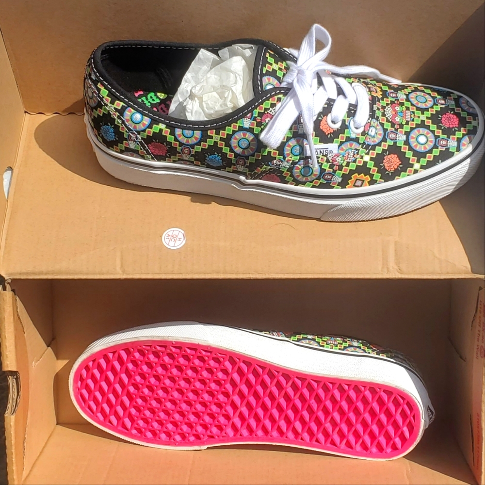 Dia De Los Mertos VANS, 6 in men 7 1/2 in women, Neon Green